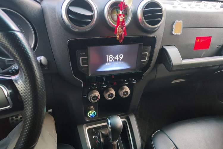 Used BAIC Off-Road BJ40 2016 40L 2.3T Automatic All-Wheel Drive Premium Edition Audio And AC Panel