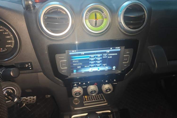 Used BAIC Off-Road BJ40 2016 40L 2.3T Automatic All-Wheel Drive Premium Edition Audio And AC Panel