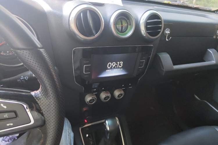 Used BAIC Off-Road BJ40 2016 40L 2.3T Automatic All-Wheel Drive Premium Edition Audio And AC Panel
