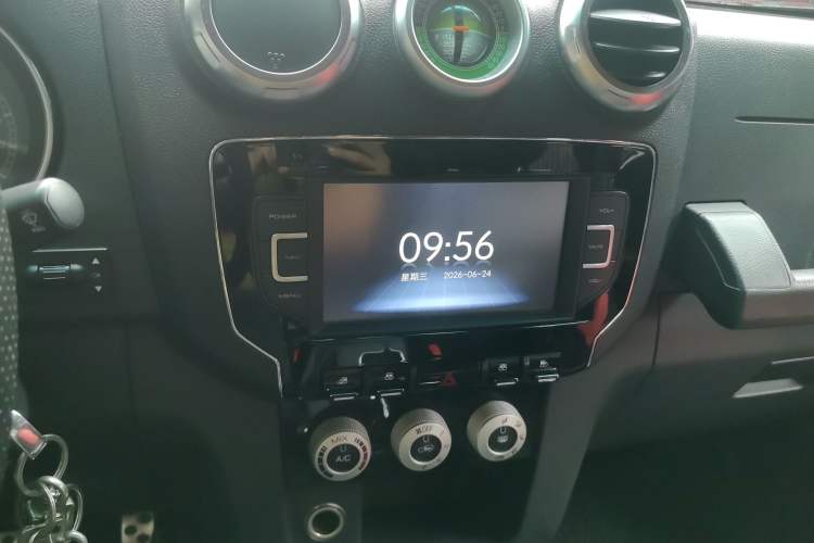 Used BAIC Off-Road BJ40 2016 40L 2.3T Automatic All-Wheel Drive Premium Edition Audio And AC Panel
