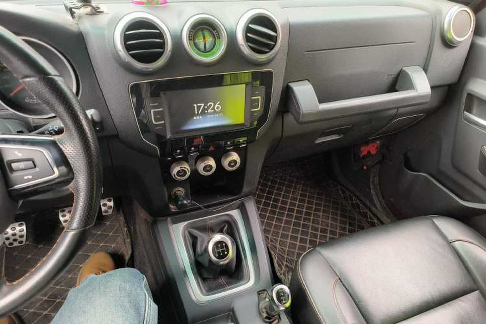 Used BAIC Off-Road BJ40 2016 2.0T Manual Four-Wheel Drive Prestige Edition Audio And AC Panel