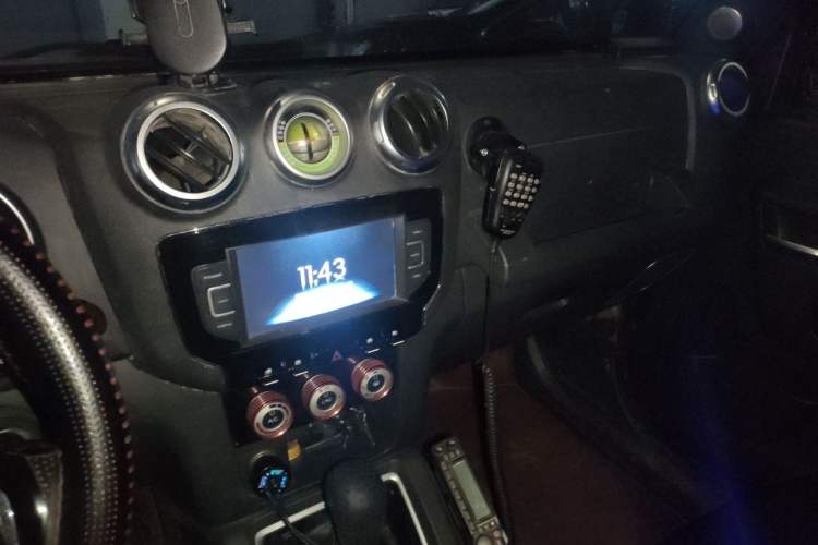 Used BAIC Off-Road BJ40 2016 40L 2.3T Automatic All-Wheel Drive Premium Edition Audio And AC Panel