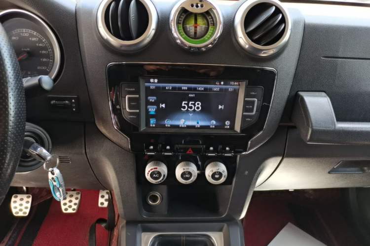 Used BAIC Off-Road BJ40 2016 40L 2.0T Manual All-Wheel Drive Prestige Edition Audio And AC Panel