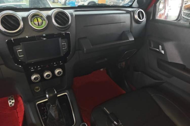 Used BAIC Off-Road BJ40 2016 40L 2.3T Automatic All-Wheel Drive Premium Edition Audio And AC Panel