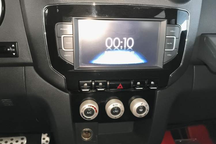 Used BAIC Off-Road BJ40 2016 40L 2.3T Automatic All-Wheel Drive Premium Edition Audio And AC Panel
