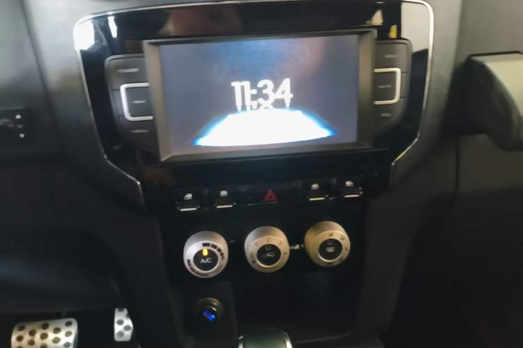 Used BAIC Off-Road BJ40 2016 40L 2.3T Automatic All-Wheel Drive Premium Edition Audio And AC Panel