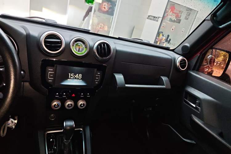 Used BAIC Off-Road BJ40 2016 2.3T Automatic Four-Wheel Drive Premium Edition Audio And AC Panel