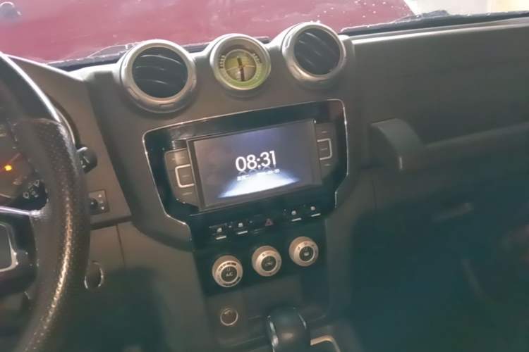 Used BAIC Off-Road BJ40 2016 40L 2.3T Automatic All-Wheel Drive Premium Edition Audio And AC Panel
