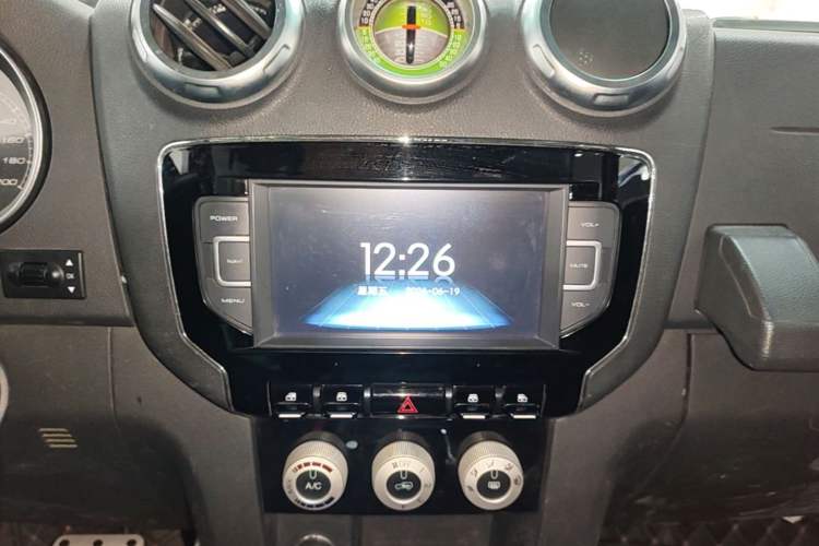 Used BAIC Off-Road BJ40 2016 40L 2.3T Automatic All-Wheel Drive Premium Edition Audio And AC Panel