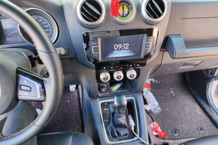 Used BAIC Off-Road BJ40 2016 40L 2.3T Automatic All-Wheel Drive Premium Edition Audio And AC Panel