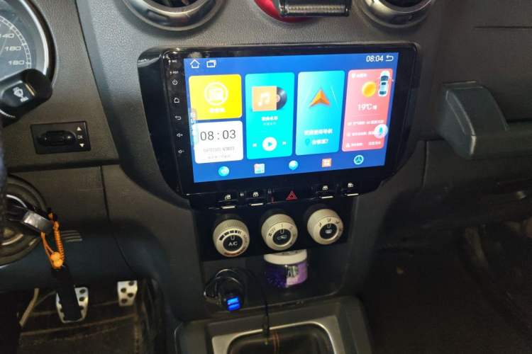Used BAIC Off-Road BJ40 2016 40L 2.0T Manual All-Wheel Drive Prestige Edition Audio And AC Panel
