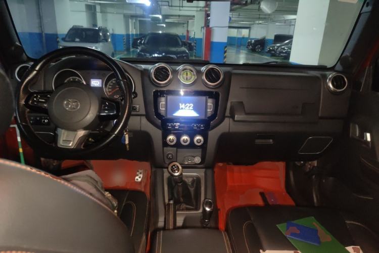 Used BAIC Off-Road BJ40 2016 2.0T Manual Four-Wheel Drive Prestige Edition Center Console