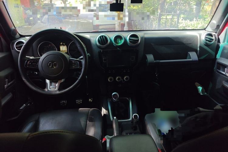 Used BAIC Off-Road BJ40 2016 40L 2.3T Manual All-Wheel Drive Prestige Edition Center Console