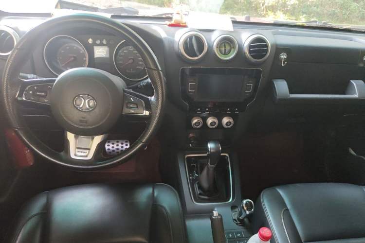 Used BAIC Off-Road BJ40 2016 40L 2.3T Automatic All-Wheel Drive Premium Edition Center Console