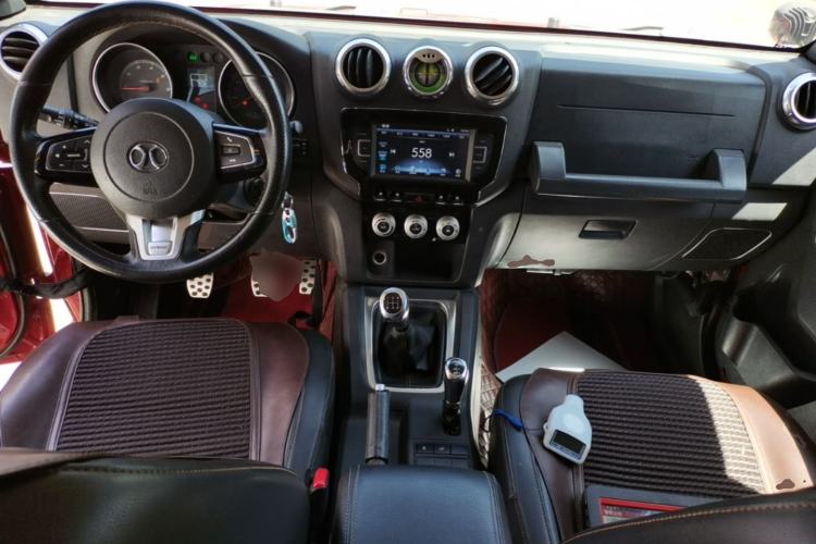 Used BAIC Off-Road BJ40 2016 40L 2.0T Manual All-Wheel Drive Prestige Edition Center Console