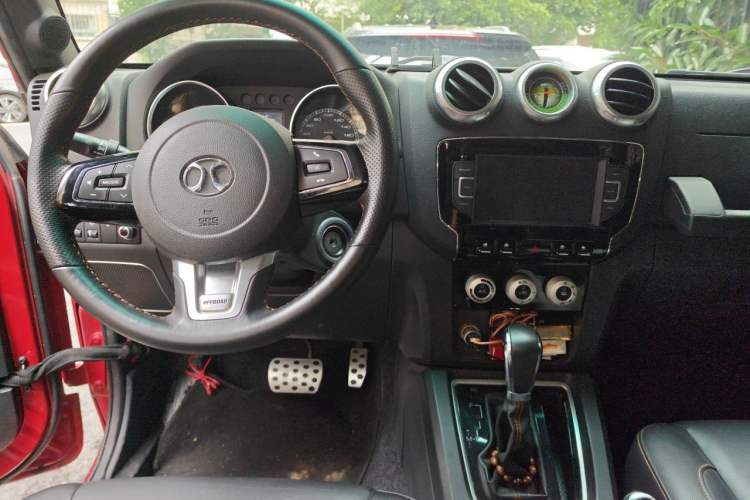 Used BAIC Off-Road BJ40 2016 40L 2.3T Automatic All-Wheel Drive Premium Edition Center Console
