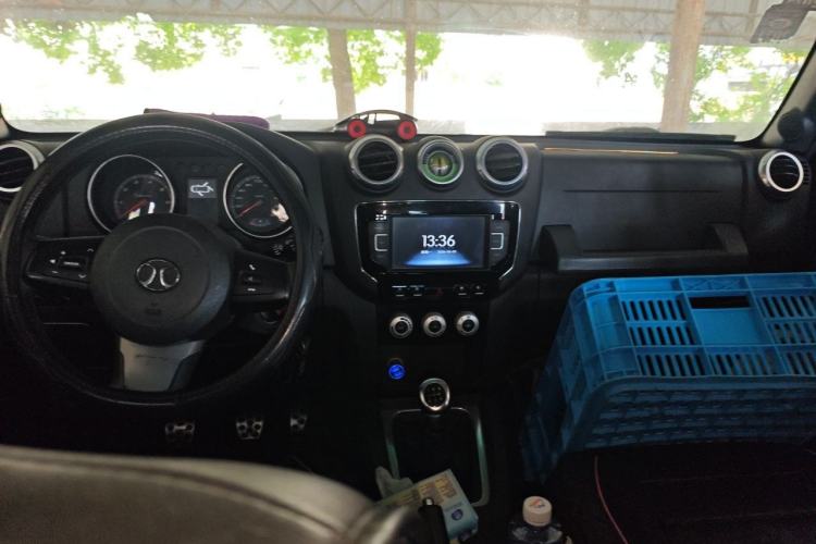 Used BAIC Off-Road BJ40 2016 40L 2.0T Manual Two-Wheel Drive Luxury Edition Center Console