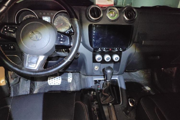 Used BAIC Off-Road BJ40 2016 40L 2.3T Automatic All-Wheel Drive Premium Edition Center Console