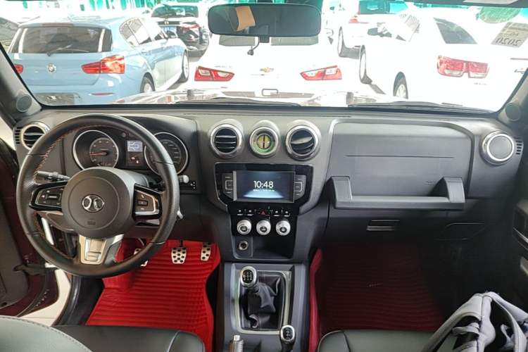 Used BAIC Off-Road BJ40 2016 2.0T Manual Four-Wheel Drive Prestige Edition Center Console