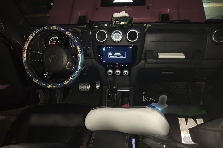 Used BAIC Off-Road BJ40 2016 40L 2.3T Automatic All-Wheel Drive Premium Edition Center Console