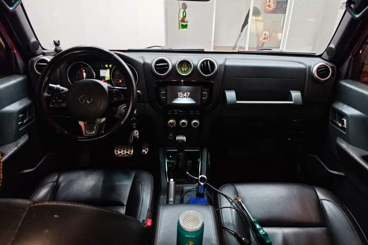 Used BAIC Off-Road BJ40 2016 2.3T Automatic Four-Wheel Drive Premium Edition Center Console