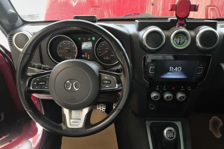 Used BAIC Off-Road BJ40 2016 40L 2.0T Manual All-Wheel Drive Prestige Edition Center Console