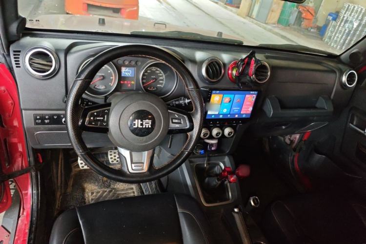 Used BAIC Off-Road BJ40 2016 40L 2.0T Manual All-Wheel Drive Prestige Edition Center Console