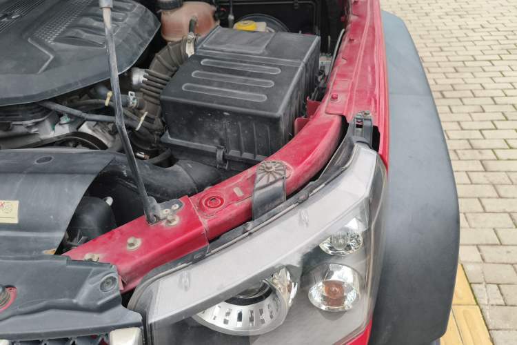 Used BAIC Off-Road BJ40 2016 40L 2.3T Automatic All-Wheel Drive Premium Edition Engine Bay Left