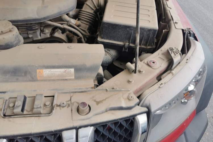 Used BAIC Off-Road BJ40 2016 40L 2.0T Manual Two-Wheel Drive Luxury Edition Engine Bay Left