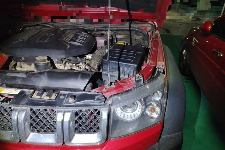 Used BAIC Off-Road BJ40 2016 40L 2.3T Automatic All-Wheel Drive Premium Edition Engine Bay Left