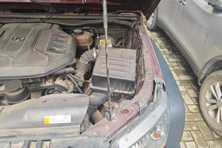 Used BAIC Off-Road BJ40 2016 40L 2.3T Manual All-Wheel Drive Prestige Edition Engine Bay Left