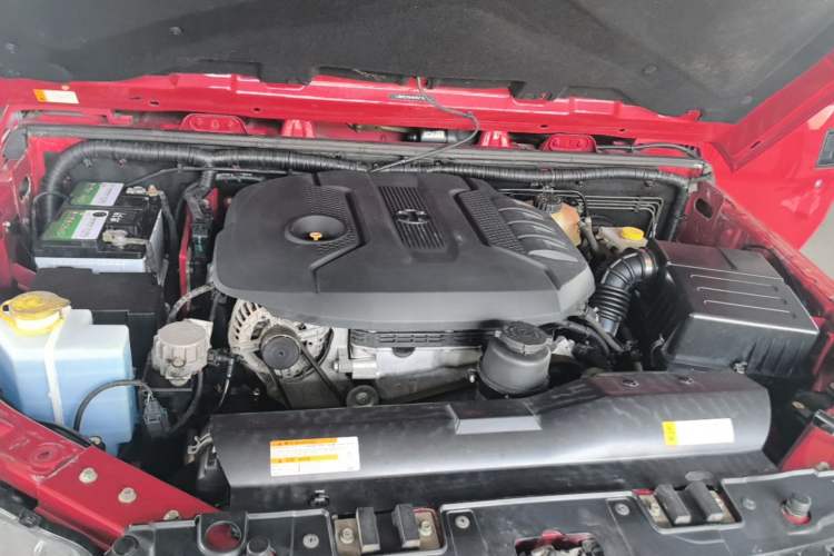 Used BAIC Off-Road BJ40 2016 40L 2.0T Manual All-Wheel Drive Prestige Edition Engine Bay
