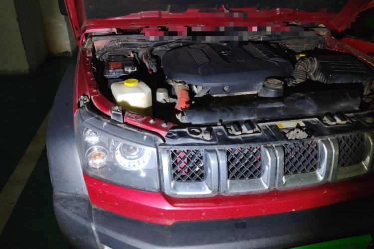 Used BAIC Off-Road BJ40 2016 40L 2.3T Automatic All-Wheel Drive Premium Edition Engine Bay Right