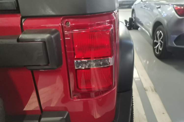 Used BAIC Off-Road BJ40 2016 40L 2.3T Automatic All-Wheel Drive Premium Edition Exterior 3