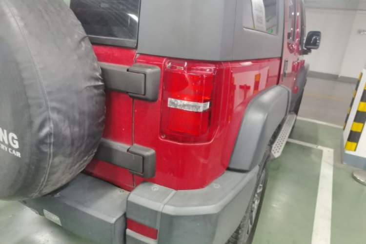 Used BAIC Off-Road BJ40 2016 40L 2.3T Automatic All-Wheel Drive Premium Edition Exterior 3