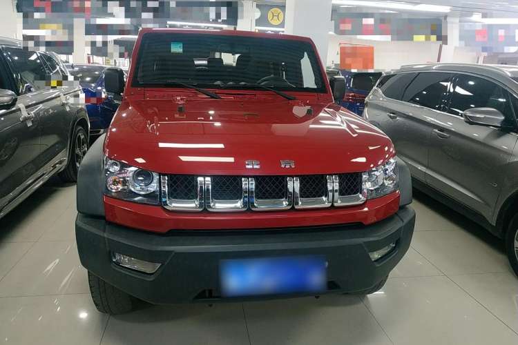 Used BAIC Off-Road BJ40 2016 40L 2.0T Manual Two-Wheel Drive Luxury Edition Exterior 4
