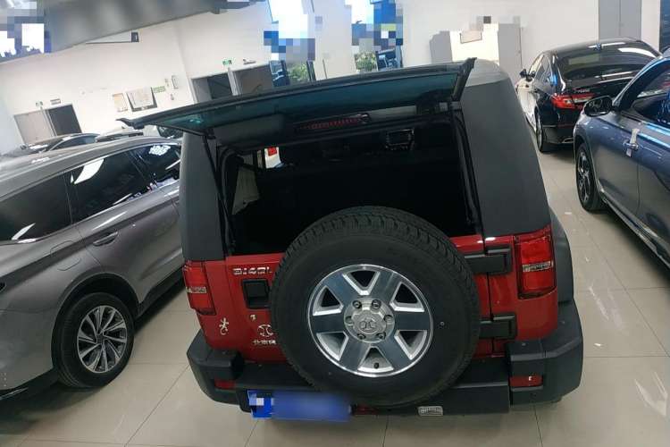 Used BAIC Off-Road BJ40 2016 40L 2.0T Manual Two-Wheel Drive Luxury Edition Exterior 5