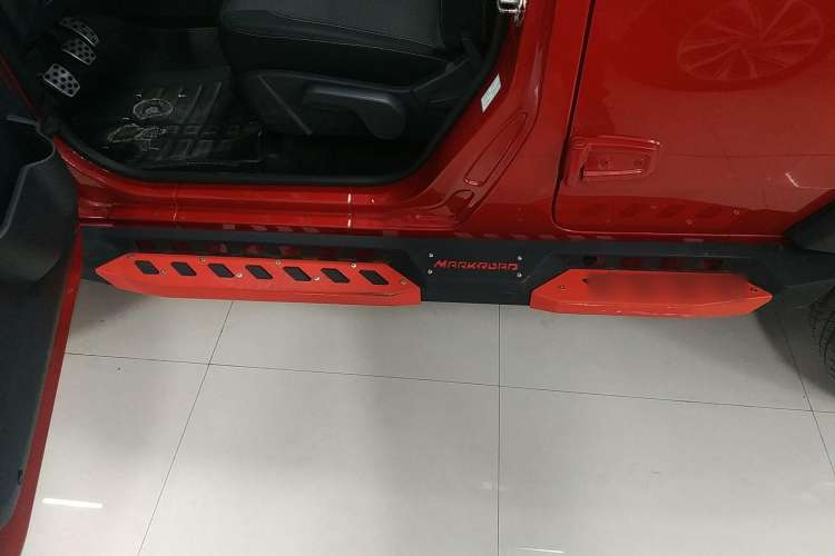 Used BAIC Off-Road BJ40 2016 40L 2.0T Manual Two-Wheel Drive Luxury Edition Exterior 6