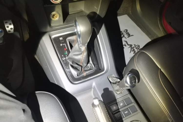 Used BAIC Off-Road BJ40 2016 40L 2.3T Automatic All-Wheel Drive Premium Edition Gear Lever