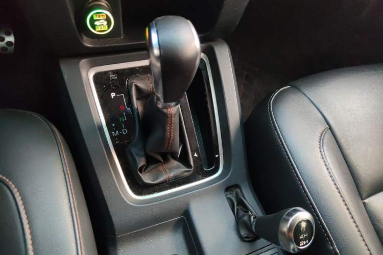 Used BAIC Off-Road BJ40 2016 40L 2.3T Automatic All-Wheel Drive Premium Edition Gear Lever