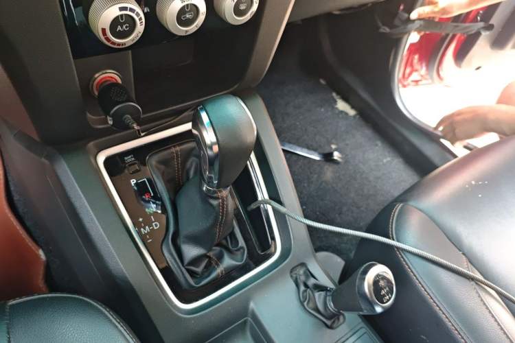 Used BAIC Off-Road BJ40 2016 40L 2.3T Automatic All-Wheel Drive Premium Edition Gear Lever
