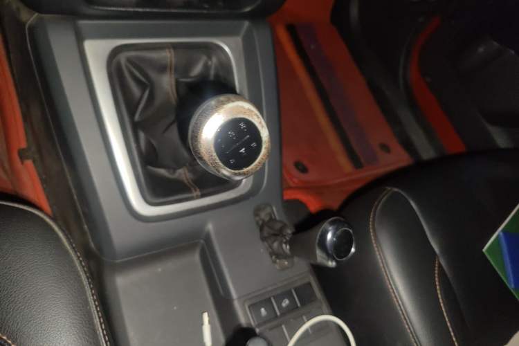 Used BAIC Off-Road BJ40 2016 2.0T Manual Four-Wheel Drive Prestige Edition Gear Lever