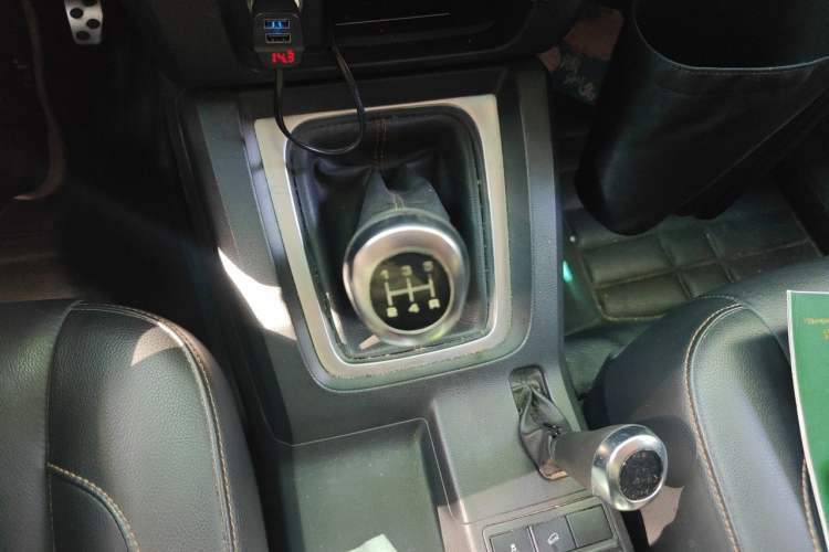 Used BAIC Off-Road BJ40 2016 40L 2.3T Manual All-Wheel Drive Prestige Edition Gear Lever