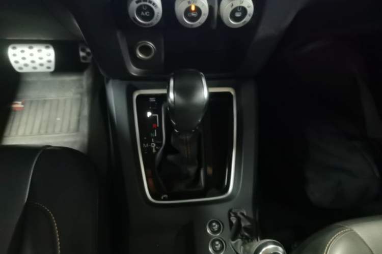 Used BAIC Off-Road BJ40 2016 40L 2.3T Automatic All-Wheel Drive Premium Edition Gear Lever
