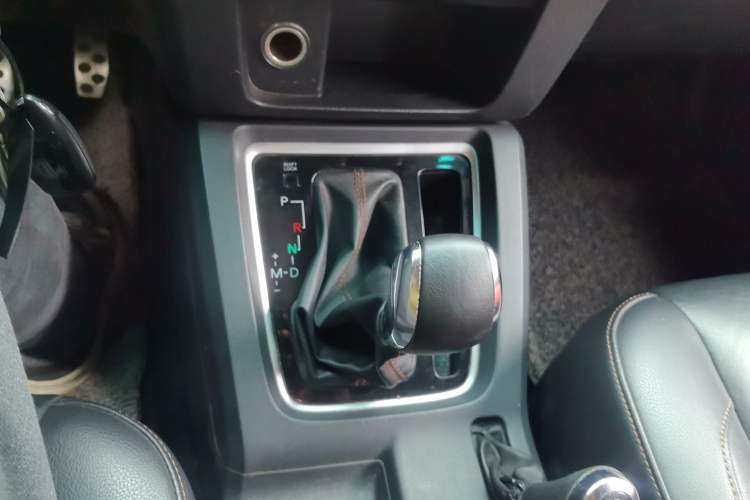 Used BAIC Off-Road BJ40 2016 40L 2.3T Automatic All-Wheel Drive Premium Edition Gear Lever