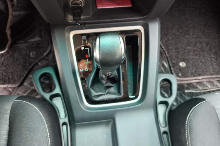 Used BAIC Off-Road BJ40 2016 40L 2.3T Automatic Two-Wheel Drive Luxury Edition Gear Lever