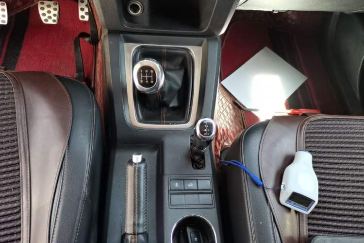 Used BAIC Off-Road BJ40 2016 40L 2.0T Manual All-Wheel Drive Prestige Edition Gear Lever