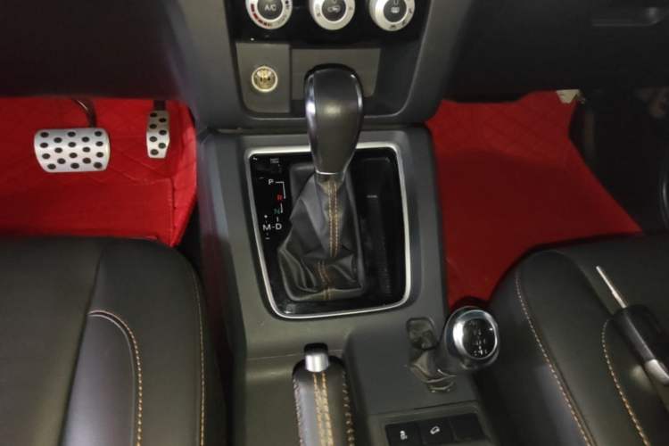 Used BAIC Off-Road BJ40 2016 40L 2.3T Automatic All-Wheel Drive Premium Edition Gear Lever