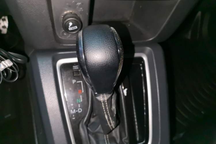 Used BAIC Off-Road BJ40 2016 40L 2.3T Automatic Two-Wheel Drive Luxury Edition Gear Lever