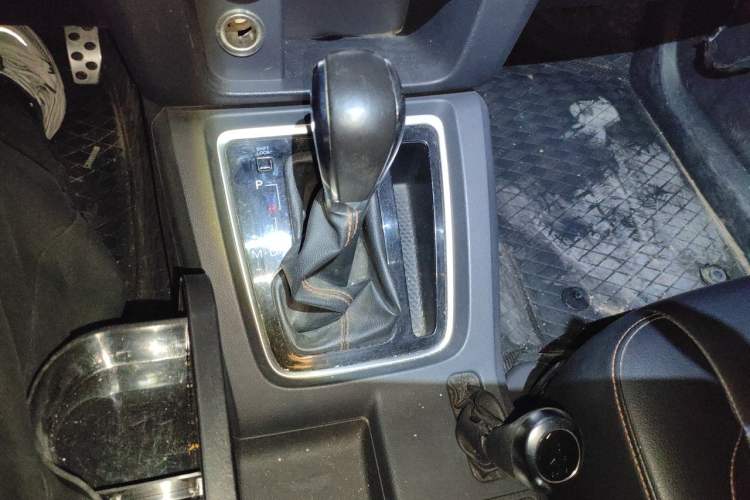 Used BAIC Off-Road BJ40 2016 40L 2.3T Automatic All-Wheel Drive Premium Edition Gear Lever